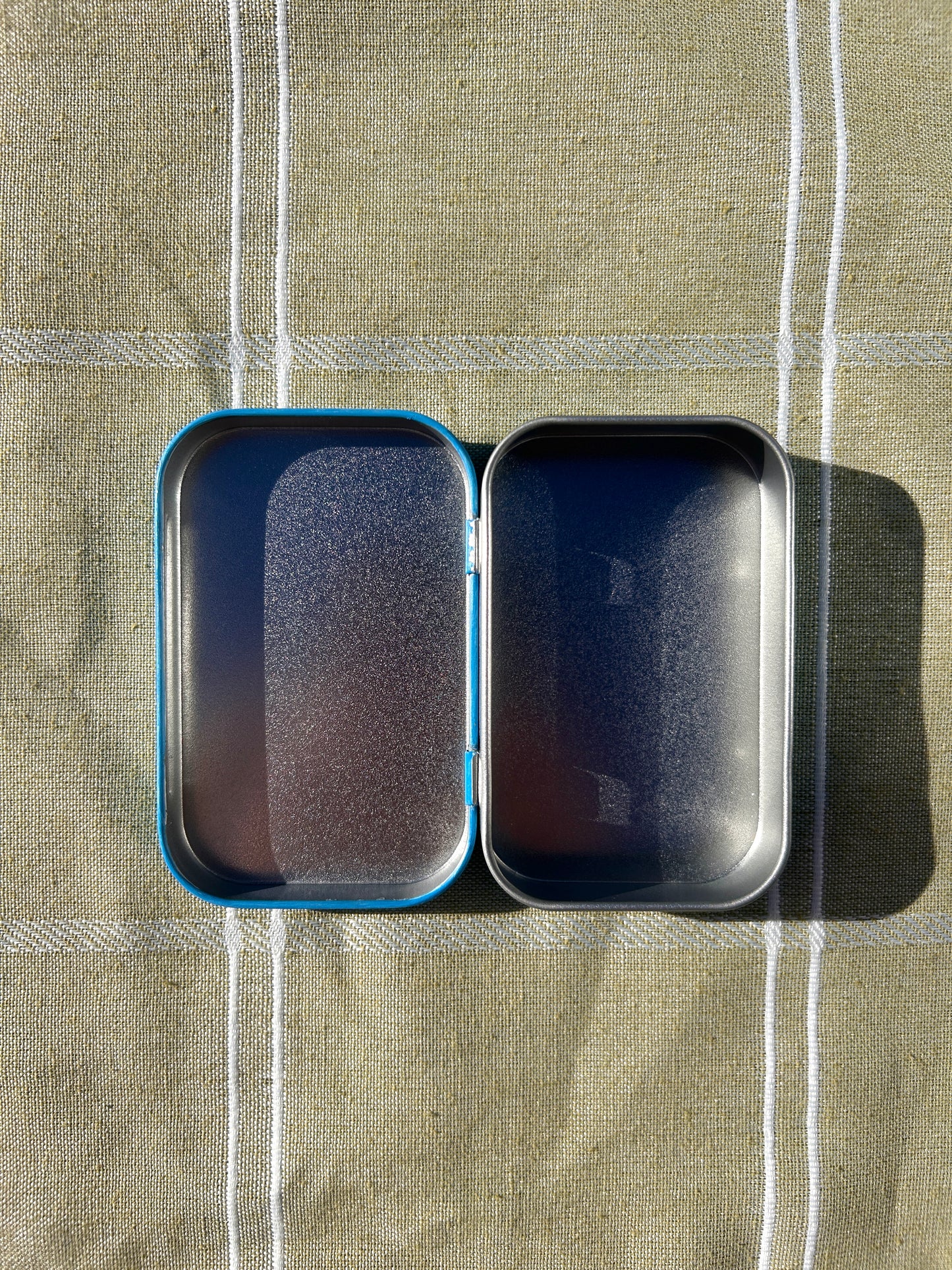 Summer in a tin : beach